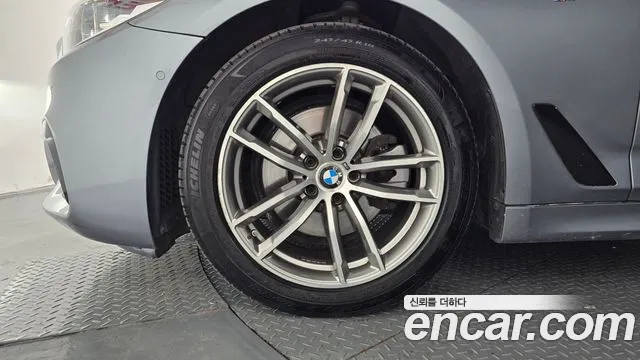 BMW 5-Series 2017 thumb 5