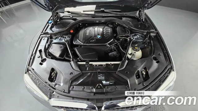 BMW 5-Series 2017 thumb 6