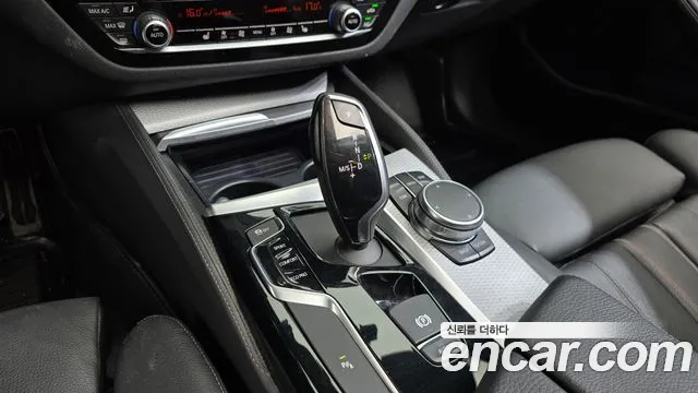 BMW 5-Series 2017 thumb 9