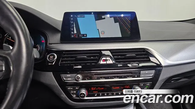 BMW 5-Series 2017 thumb 12