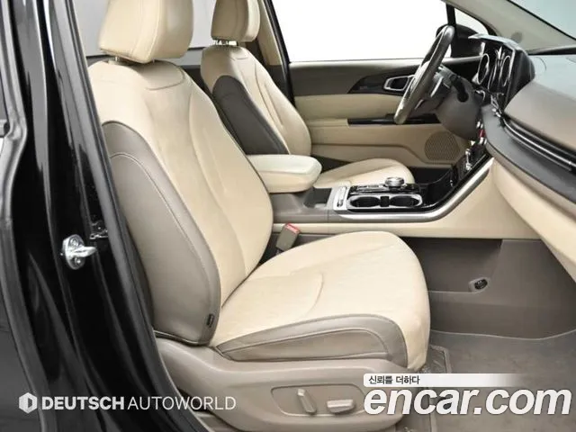 Kia Carnival 2021 thumb 10