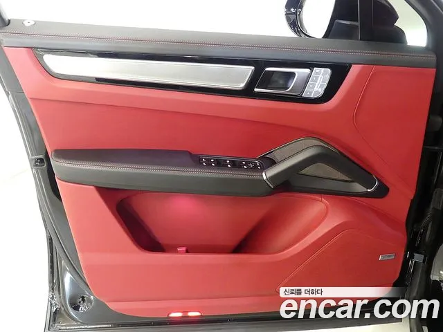 Porsche Cayenne 2022 thumb 10