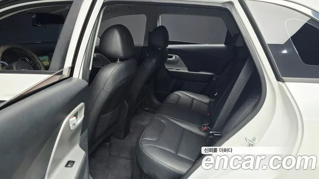 Kia Niro 2016 thumb 12