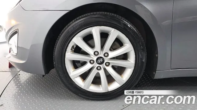 Hyundai i40 2012 thumb 5