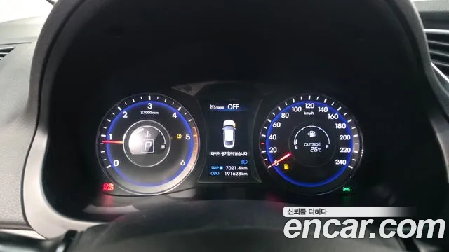 Hyundai i40 2012 thumb 8