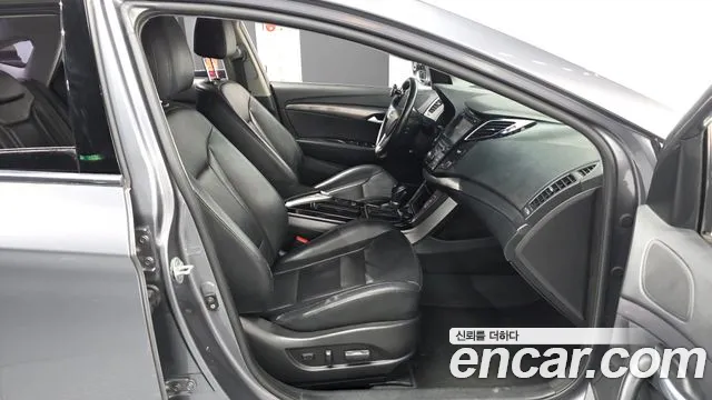 Hyundai i40 2012 thumb 11