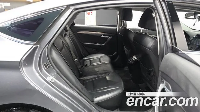 Hyundai i40 2012 thumb 12