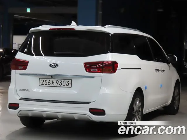 Kia Carnival 2019 thumb 2