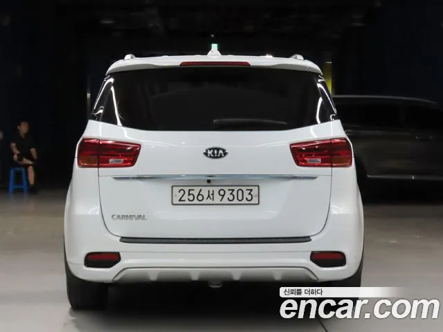 Kia Carnival 2019 thumb 4