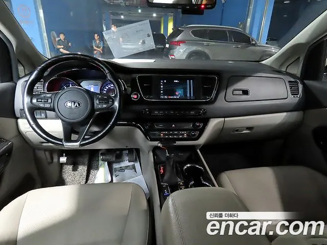 Kia Carnival 2019 thumb 7