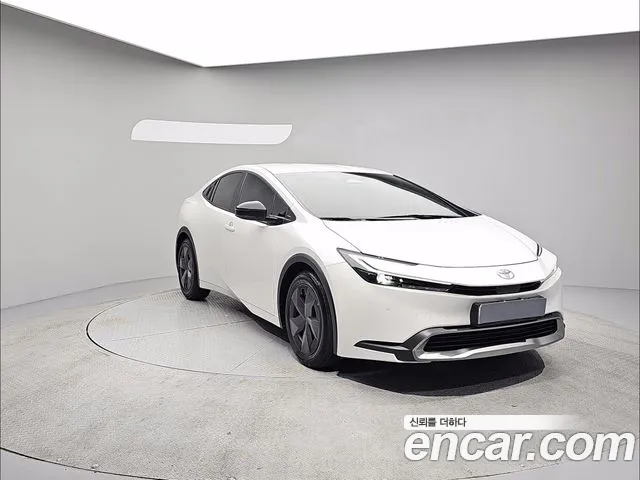 Toyota Prius 2024 thumb 3