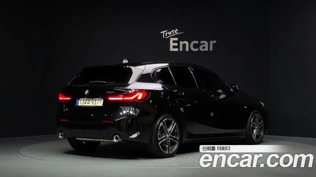 BMW 1-Series 2023 thumb 2