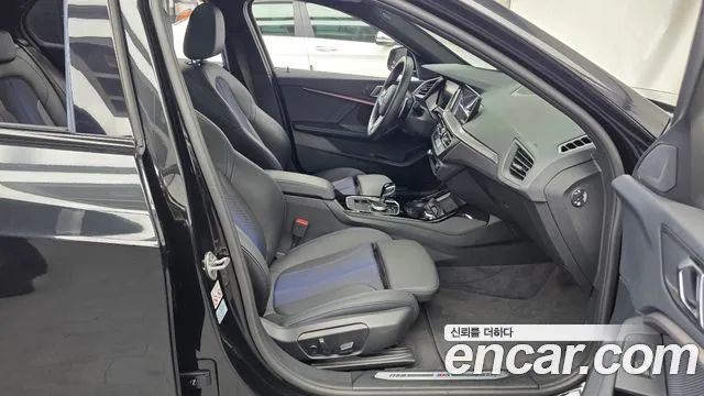 BMW 1-Series 2023 thumb 11