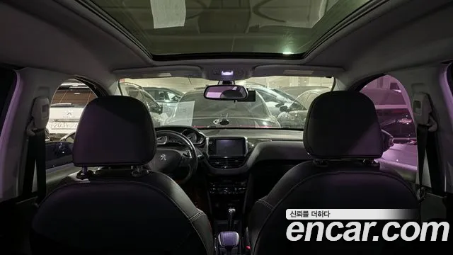 Peugeot 2008 2015 thumb 7