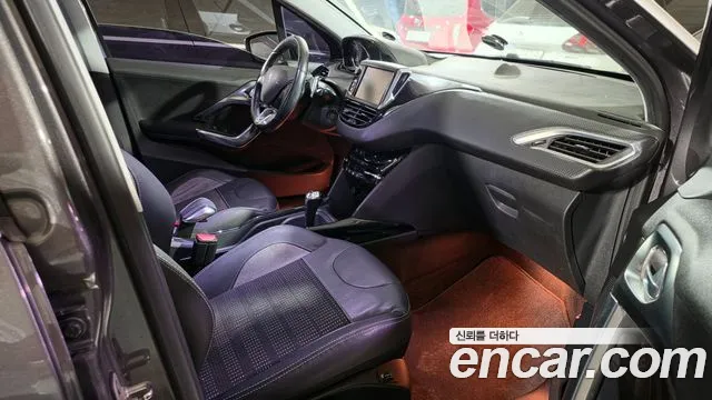 Peugeot 2008 2015 thumb 10