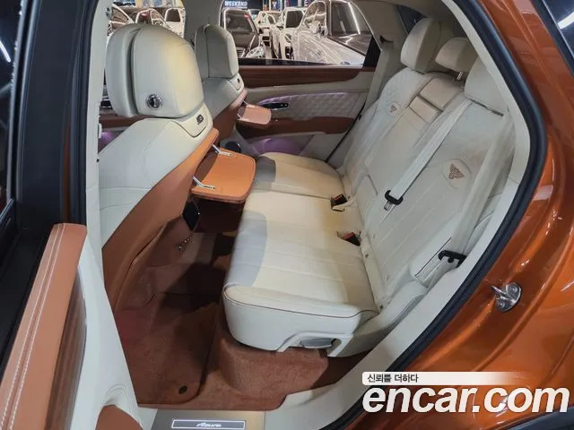 Bentley Bentayga 2023 thumb 9