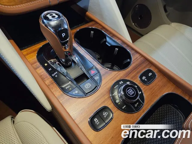 Bentley Bentayga 2023 thumb 10