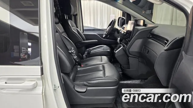 Hyundai Staria 2021 thumb 11