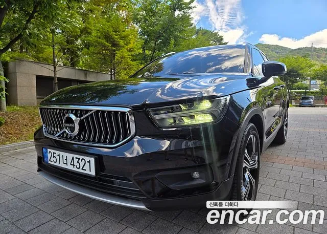 Volvo XC40 2020 thumb 2