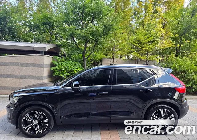 Volvo XC40 2020 thumb 3