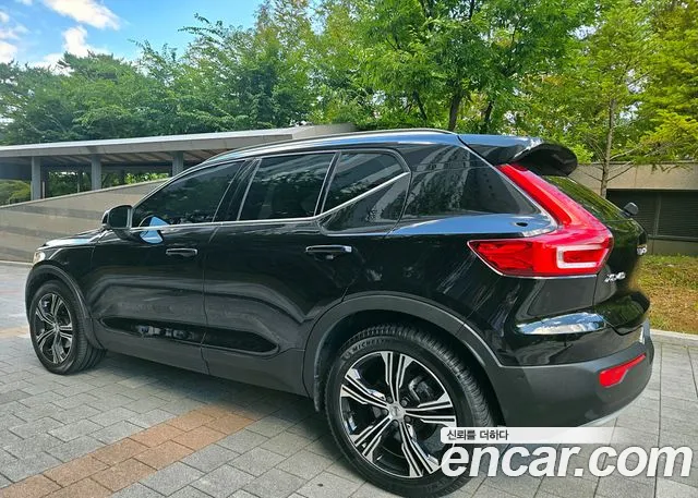 Volvo XC40 2020 thumb 4