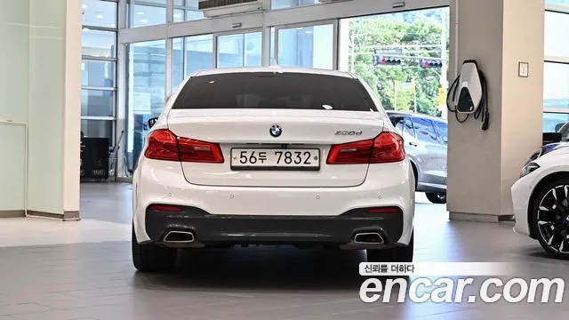 BMW 5-Series 2019 thumb 3