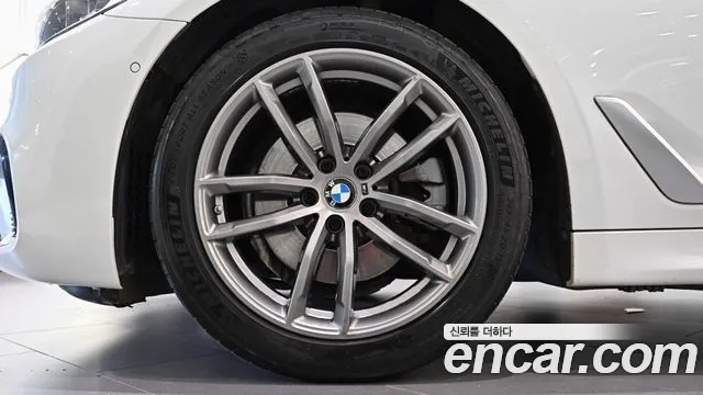BMW 5-Series 2019 thumb 5