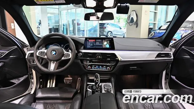 BMW 5-Series 2019 thumb 8