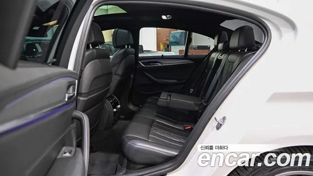 BMW 5-Series 2019 thumb 10