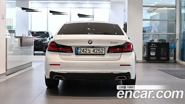 BMW 5-Series 2021 thumb 3