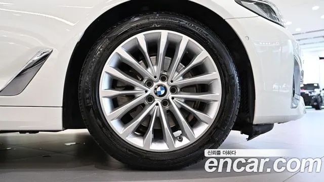 BMW 5-Series 2021 thumb 5