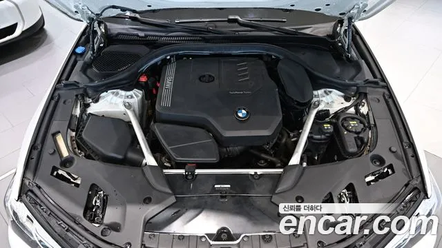 BMW 5-Series 2021 thumb 6