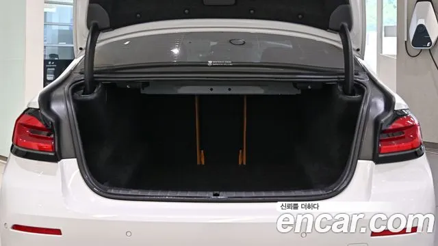 BMW 5-Series 2021 thumb 7