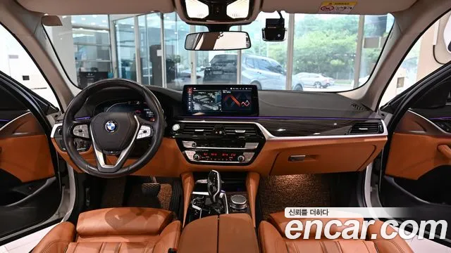 BMW 5-Series 2021 thumb 8