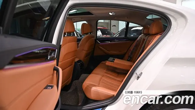 BMW 5-Series 2021 thumb 10