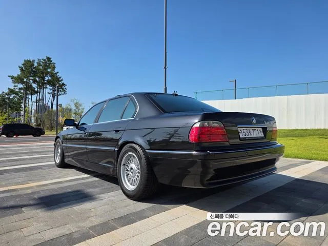 BMW 7-Series 2000 thumb 2