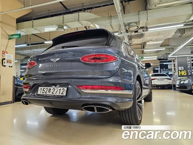 Bentley Bentayga 2022 thumb 3