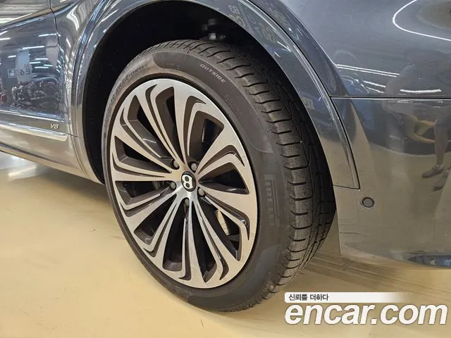 Bentley Bentayga 2022 thumb 5
