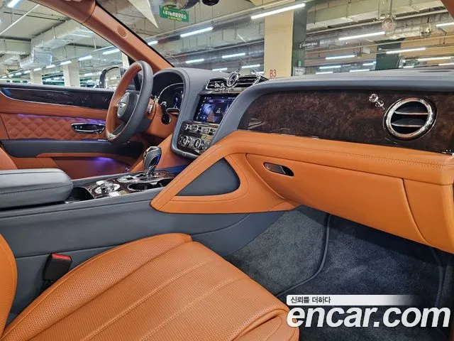 Bentley Bentayga 2022 thumb 10