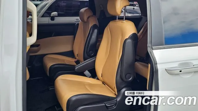 Kia Carnival 2021 thumb 9