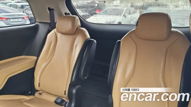 Kia Carnival 2021 thumb 10