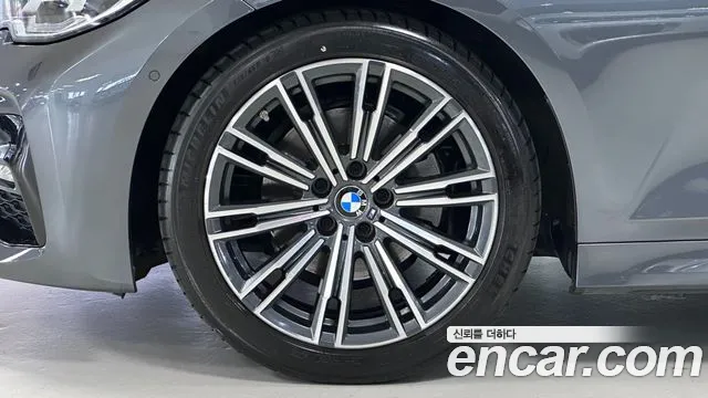 BMW 3-Series 2021 thumb 5