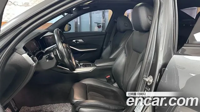 BMW 3-Series 2021 thumb 10