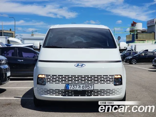 Hyundai Staria 2023 thumb 3