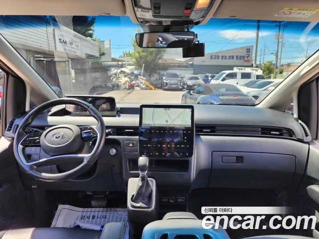 Hyundai Staria 2023 thumb 7