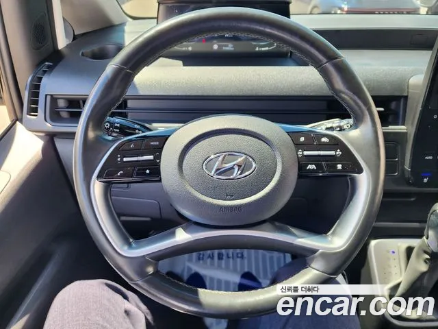 Hyundai Staria 2023 thumb 8