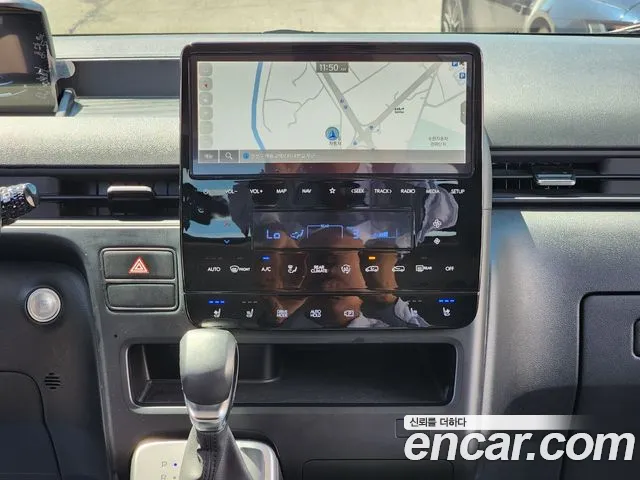 Hyundai Staria 2023 thumb 10
