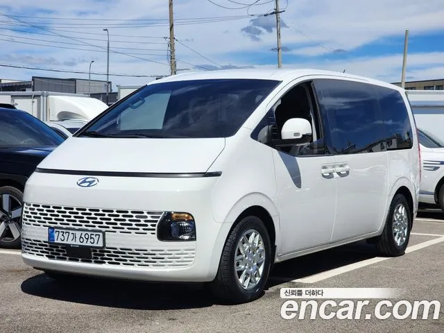 Hyundai Staria 2023 thumb 12