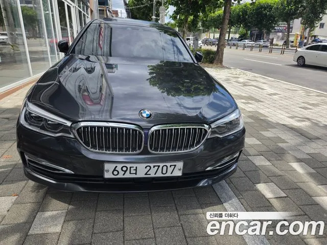 BMW 5-Series 2018 thumb 3