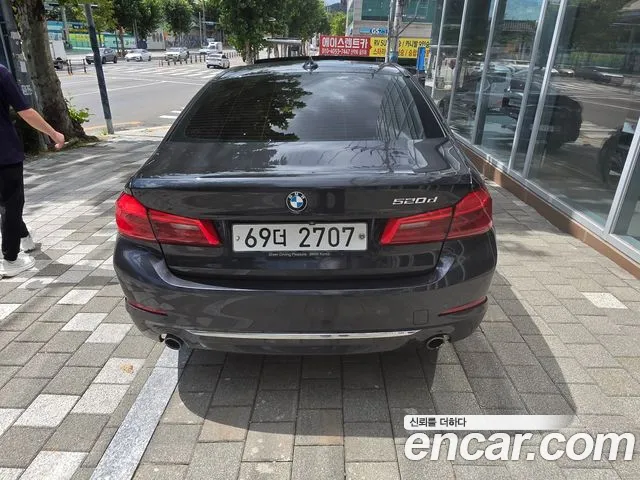 BMW 5-Series 2018 thumb 4